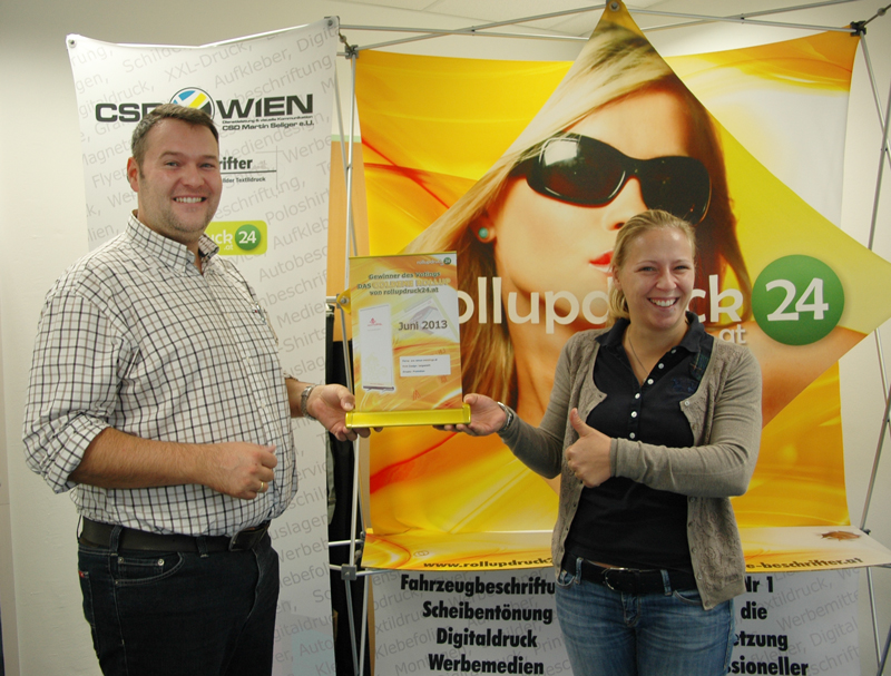 Glückliche Gewinner des Godlenen Rollups von www.rollupdruck24.at