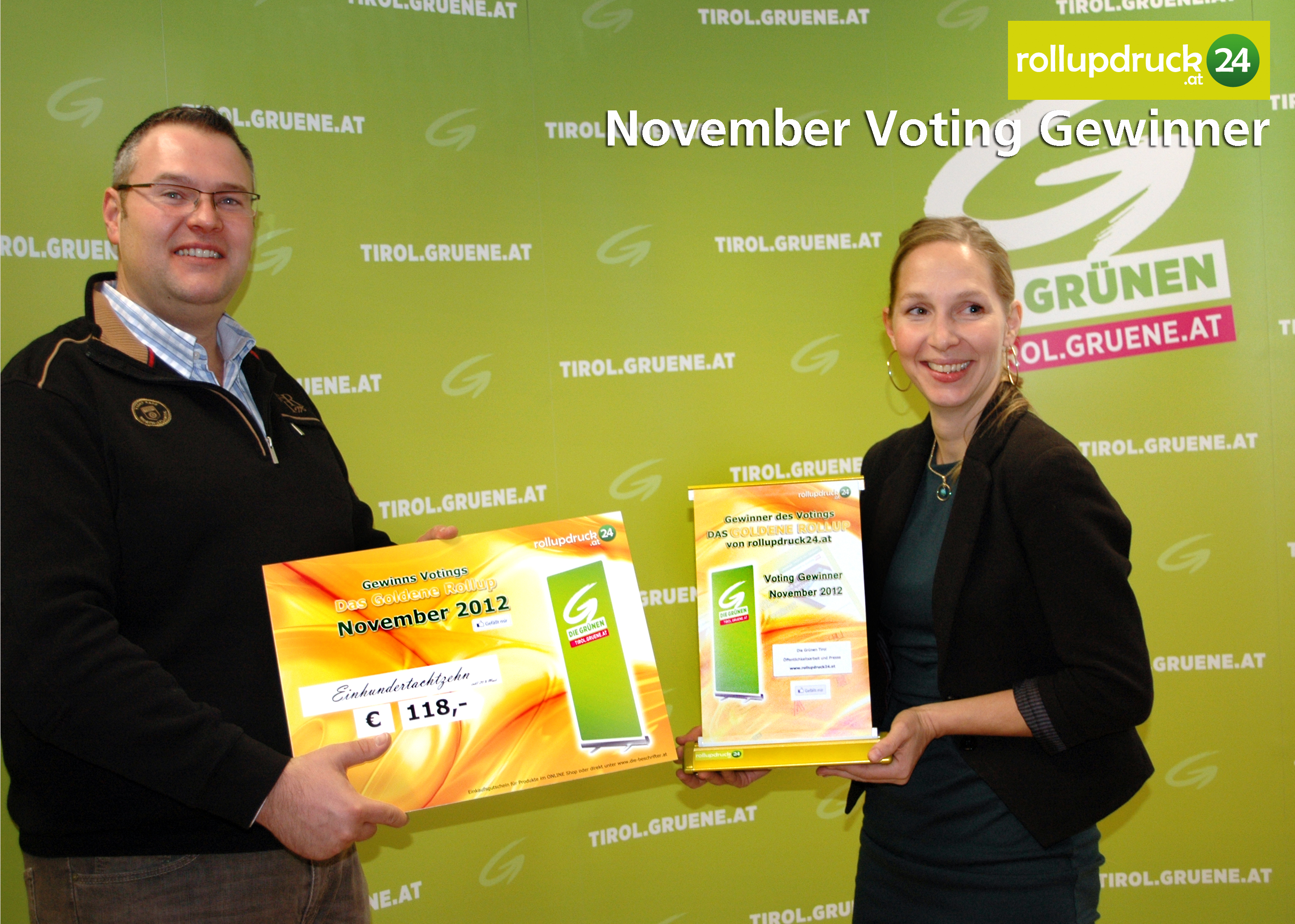 Glückliche Gewinner des Godlenen Rollups von www.rollupdruck24.at